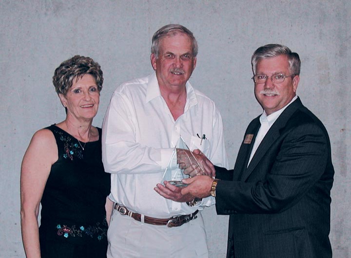 Mike Berry Receives Coop Manager Award PCCA Commentator